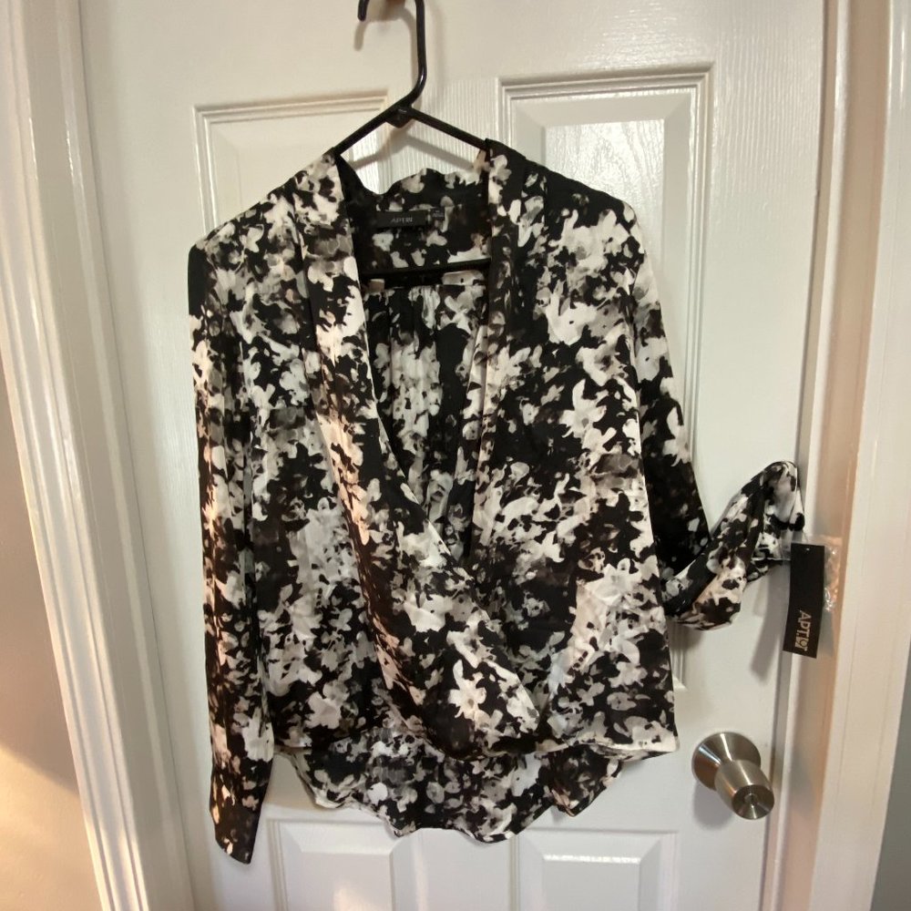 NWT Apt 9 Long sleeve Drape front Floral Blouse~M